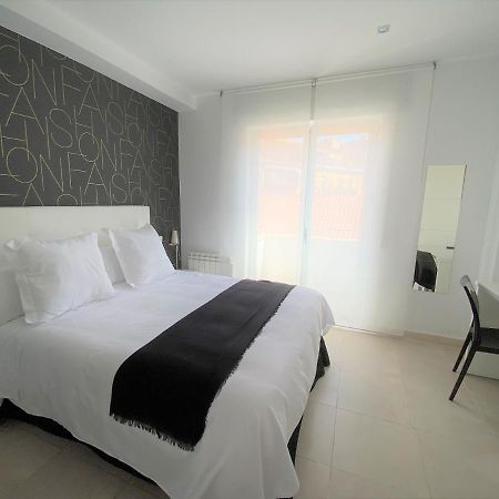 Hostal Somnis Suria Экстерьер фото
